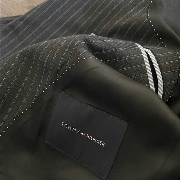 Tommy Hilfiger black and blue Pinstripe 100% Wool Blazer Two Button Lined 42L - Picture 8 of 9